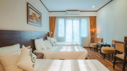 Phòng Deluxe Triple tại Thang Long Opera Hanoi Hotel 4*