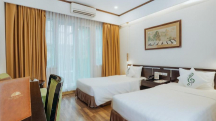 Phòng Superior khách sạn Thang Long Opera