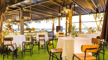 Không gian nhà hàng