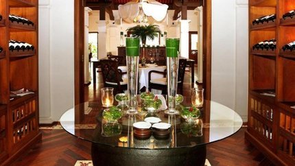 Bàn tiệc tại village