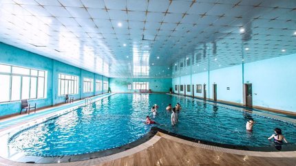 Bể bơi bốn mùa