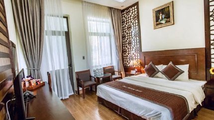 Không gian phòng tràn ngập ánh sáng tự nhiên