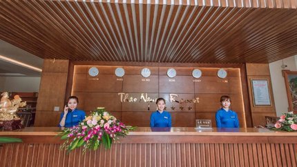 Lê tân khách sạn