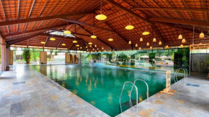 Bể bơi trong nhà Thảo Viên Resort