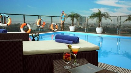 Bể bơi sân thượng