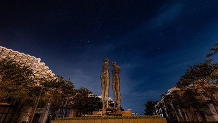 Bức tượng tình nhân nổi tiếng thế giới Ali và Nino tại resort