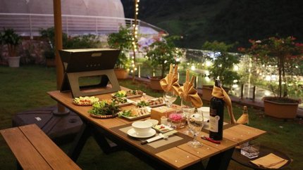 Bữa tiệc được phục vụ tại nhà hàng