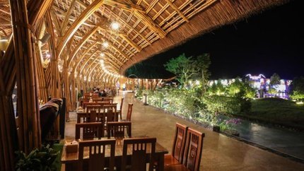 Không gian nhà hàng mang nét quê