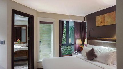 Phòng có cửa sổ nhìn ra thành phố