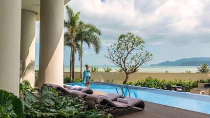 Hồ bơi ngoài trời