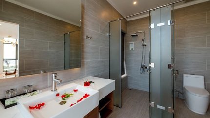 Phòng tắm rộng, đầy đủ tiện nghi