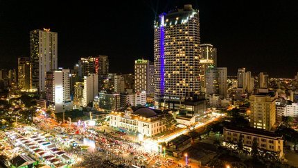 Cảnh khách sạn về đêm