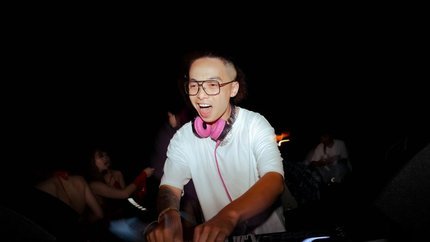 Tận hưởng không gian sôi động cùng Sky bar