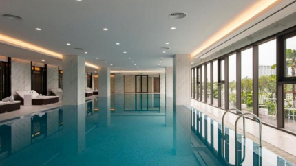 Hồ bơi tại khách sạn Hà Nội 5* The Five Residences