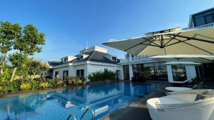 Hồ bơi tại The Five Resort & Villas Ninh Bình