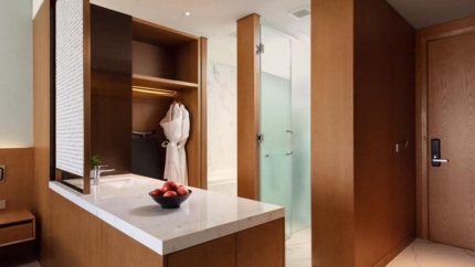 Phòng Deluxe Triple tại The Five Nình Bình 5*