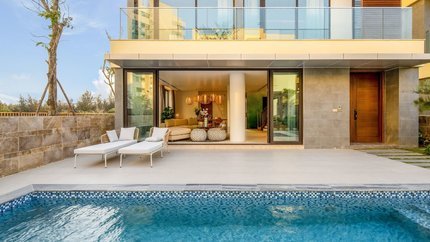 Bể bơi riêng tại villa