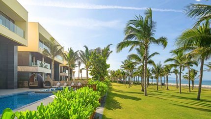 Khu nghỉ dưỡng nằm sát biển