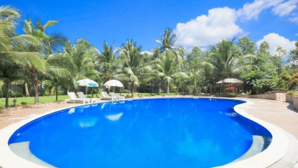 Bể bơi ngoài trời tại The Garden House Phú Quốc Resort 3 sao