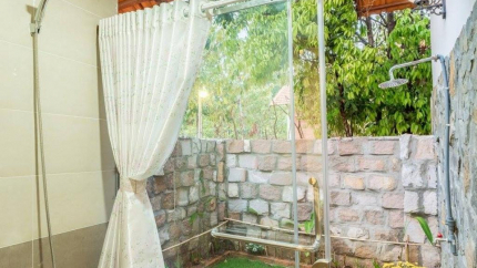 Phòng tắm ngoài trời tại The Garden House Phú Quốc