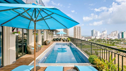 Hồ bơi tại The Herriott Hotel & Suite Đà Nẵng