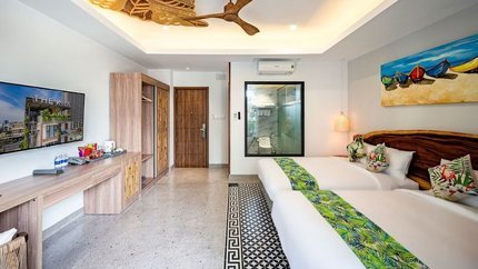 Không Gian Phòng Rộng Rãi, Có Bàn Làm Việc