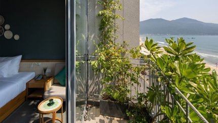 Ban công nhìn thẳng ra biển