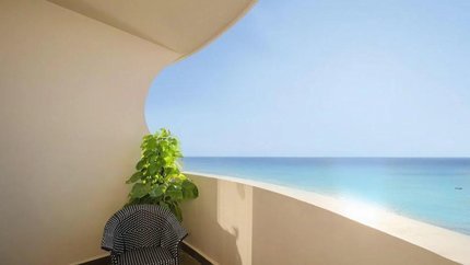 Ban công rộng với góc nhìn hướng biển