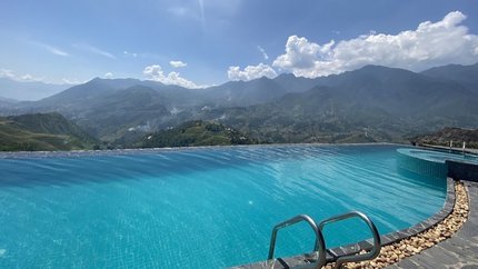 Bể bơi vô cực  ngoài trời