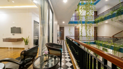 Deluxe King Balcony With Pool View