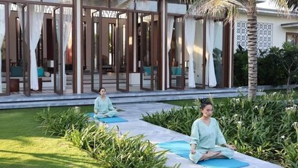 Tham gia lớp học yoga tại resort