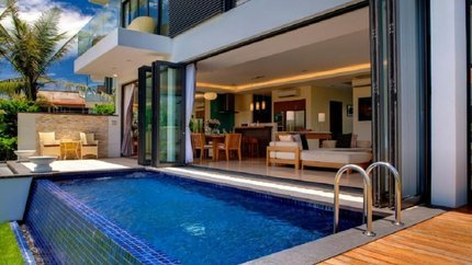 Hồ bơi riêng rộng lớn