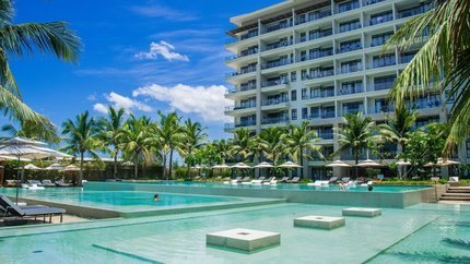 Hồ bơi tại khu nghỉ dưỡng
