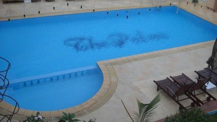 Hồ bơi ngoài trời