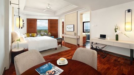 Phòng rất thoáng nhờ cửa lớn và ban công