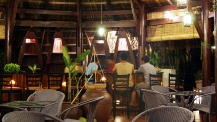 Nhà Hàng cạnh biển TTC Resort Premium - Kê Gà