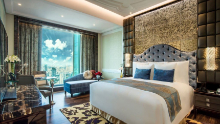 Phòng Deluxe (King bed)   The Reverie Saigon