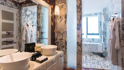 Phòng tắm Designer Suite by Visionnaire room   The Reverie Saigon