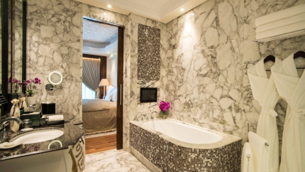 Executive Suite Bathroom The Reverie Saigon hotel