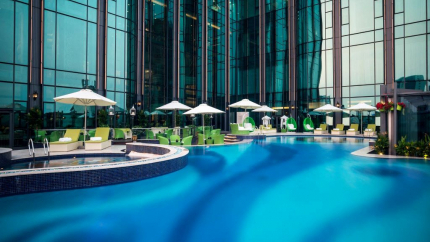 Hồ bơi của khách sạn The Reverie Saigon