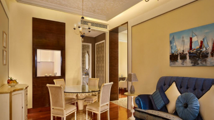 Căn hộ Classic 1 phòng ngủ phòng khách The Reverie Saigon