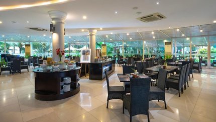 Không gian nhà hàng rộng lớn