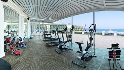 Phòng gym với máy tập hiện đại