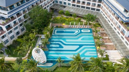 Hồ bơi tại trung tâm khách sạn