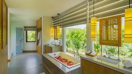 Phòng tắm bồn sang trọng