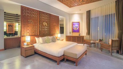 Luxury Villa Poolside