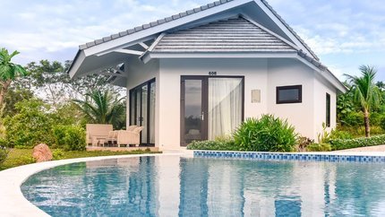 View bên ngoài với bể bơi riêng