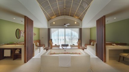 Không gian phòng rộng rãi, sang trọng