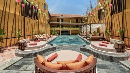 Hồ bơi ngoài trời