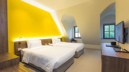 Thiết kế với tông màu vàng